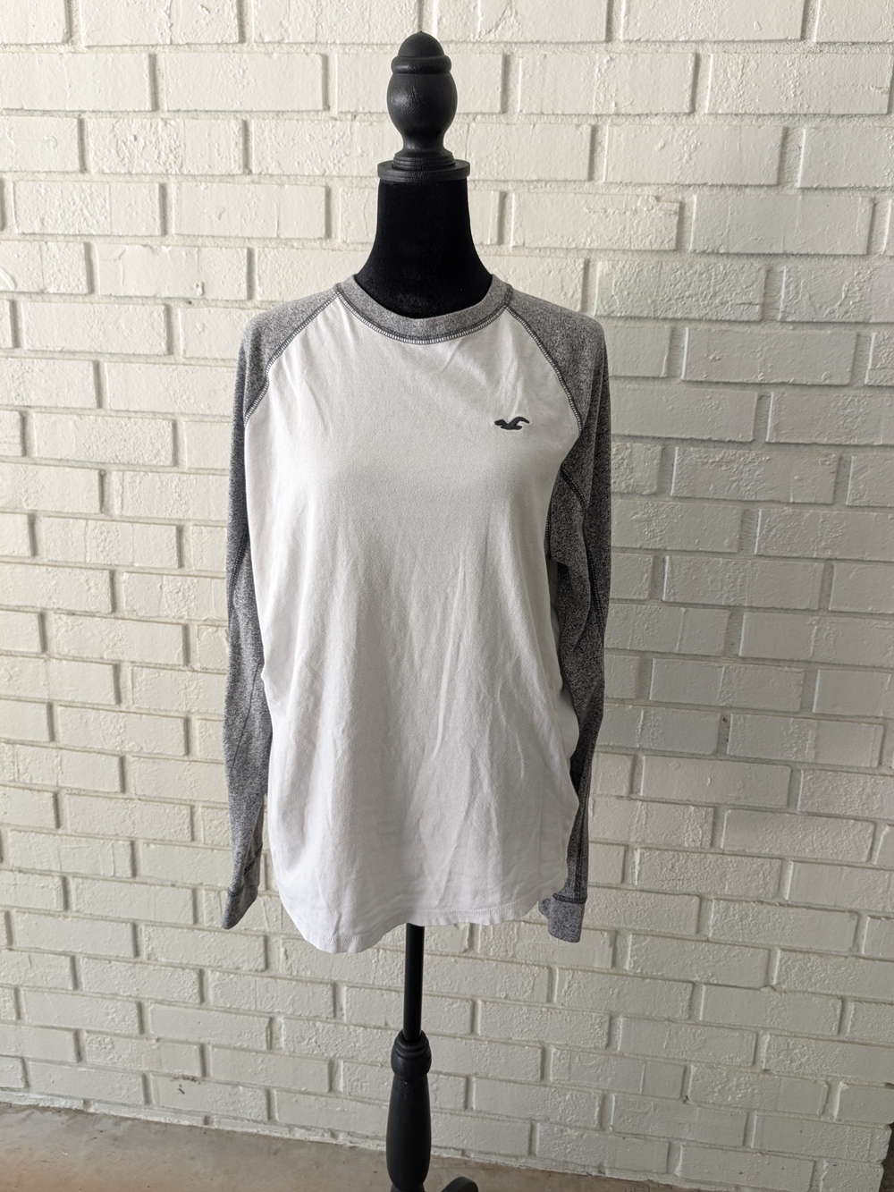 Hollister long-sleeve Men's Med baseball tee Raglan white/gray